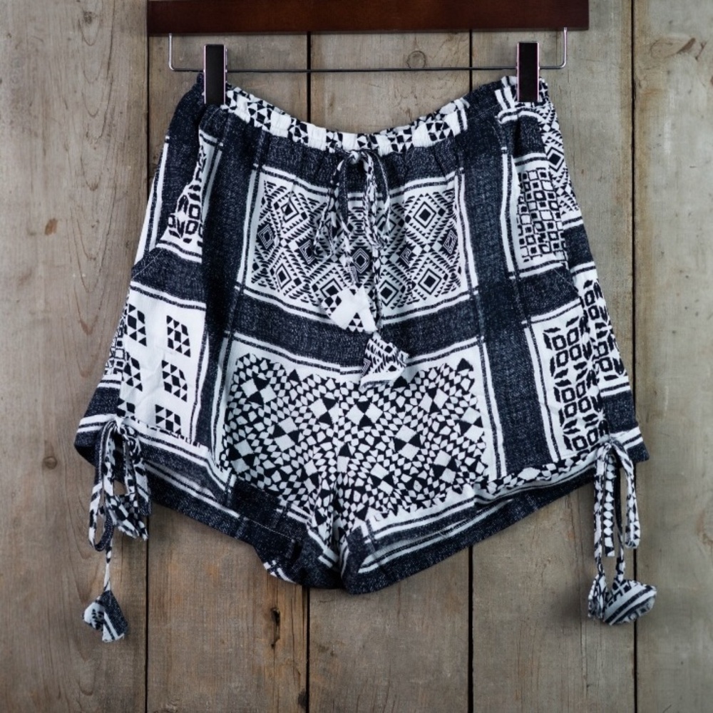 Honey Punch Black & White Geometric Print Shorts | Mid Rise Boho Drawstring